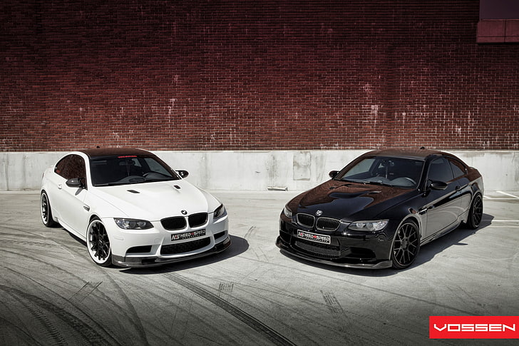 dois sedãs BMW pretos, carro, BMW, carros brancos, carros pretos, veículo, HD papel de parede