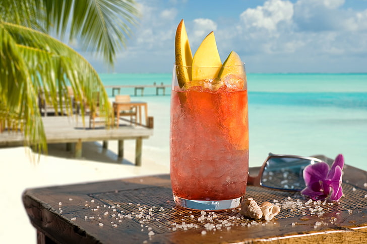 vaso di vetro arancione e trasparente, spiaggia, cocktail, palme, Sfondo HD