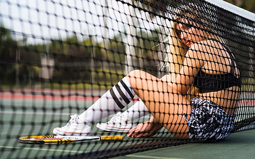 sitting, tennis rackets, women, women outdoors, tennis courts, HD wallpaper HD wallpaper