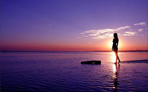силуэт фото женщины, стоящей на берегу моря, море, девушка, закат, HD обои HD wallpaper