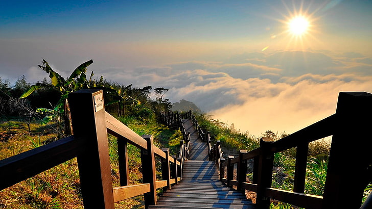 escalera de madera marrón, montañas, nubes, cielo, paisaje, naturaleza, sol, escaleras, Fondo de pantalla HD