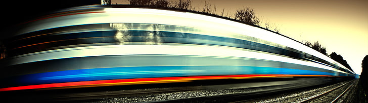 รถไฟสีขาวสีน้ำเงินและสีขาว, เส้นทางแสง, การเปิดรับแสงเป็นเวลานาน, ทางรถไฟ, จอแสดงผลหลายจอ, ยานพาหนะ, วอลล์เปเปอร์ HD