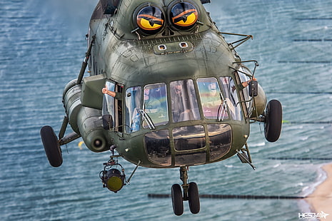 ヘリコプター、キャビン、スポットライト、パイロット、Mi-17、シャーシ、コックピット、ジェスチャー、OKB M. L.ミル、ポーランド空軍、HESJA Air-Art Photography、Mi-17АЕ、 HDデスクトップの壁紙 HD wallpaper