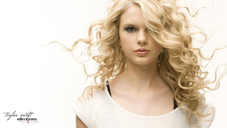 Fondo de pantalla digital Taylor Swift, celebridad, Taylor Swift, pendientes de aro, lápiz labial rosa, cantante, Fondo de pantalla HD