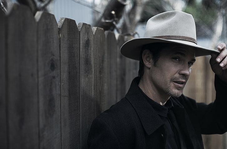 cinema, Hitman, USA, actor, Hawaii, hat, man, movie, series, American, Honolulu, film, suit, cowboy, tie, TV series, American series, Justified, Raylan Givens, Live Free or Die Hard, Timothy David Olyphant, federal agent, Timothy Olyphant, Deadwood, character federal agent, wooden fence, HD wallpaper
