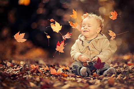 Anak di daun, anak laki-laki, suasana hati, daun, anak, musim gugur, Wallpaper HD HD wallpaper