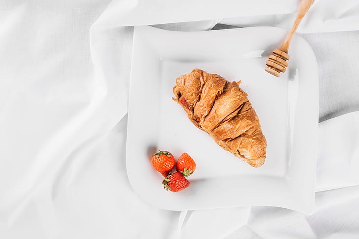 Croissants, food, fruit, Plates, Strawberries, white, HD wallpaper