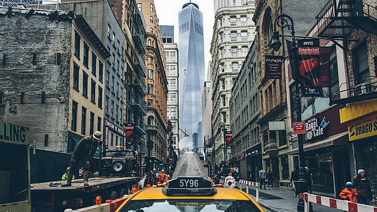 Bâtiment en béton gris, ville, New York City, taxi, bâtiment, One World Trade Center, Fond d'écran HD HD wallpaper