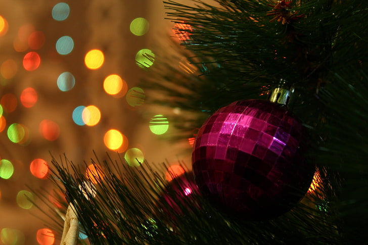 red baubles, Christmas ornaments , pine trees, bokeh, HD wallpaper