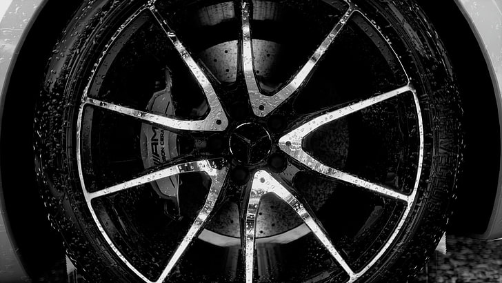 Roue de véhicule gris et noir avec pneu, Mercedes-Benz, Driveclub, course, pneu, jantes, monochrome, humide, voiture, gris, Fond d'écran HD