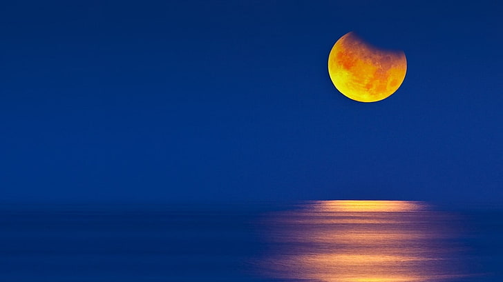 luna naranja, naturaleza, paisaje, eclipses lunares, luna, mar, amarillo, azul, luz de la luna, calma, Fondo de pantalla HD