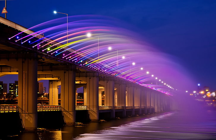 бетонный мост со светящимся фонтаном, ночь, мост, город, огни, радуга, Азия, Корея, Сеул, радужный фонтан, банпобридж, HD обои