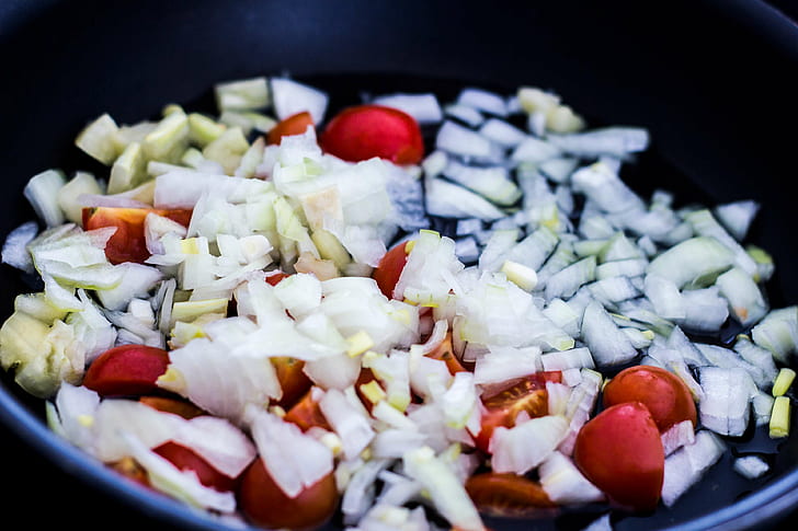 bowl, close up, cooking, cuisine, delicious, dish, epicure, food, food prep, healthy, meal, nutrition, onion, plate, salad, sauce, tasty, tomatoes, vegetable, HD wallpaper