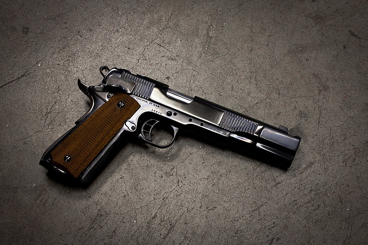 pistola semiautomática negra y marrón, pistola, fondo, potro, m1911, autocargante, Fondo de pantalla HD