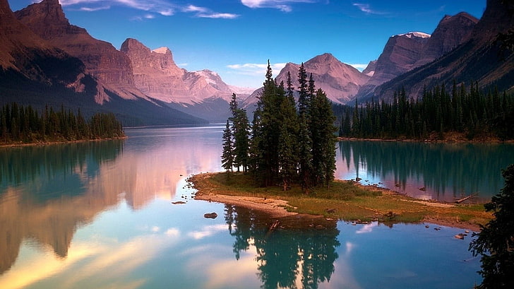 pine trees in the center of sea scenery, nature, mountains, reflection, trees, Jasper National Park, HD wallpaper