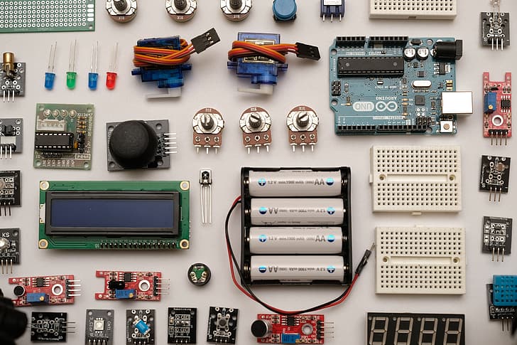 ARDUINO UNO, Arduino, flat lay, circuit boards, electronics, battery, hardware, HD wallpaper
