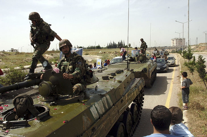 зеленый боевой танк, война, солдаты, истребители, БМП, Сирия, HD обои