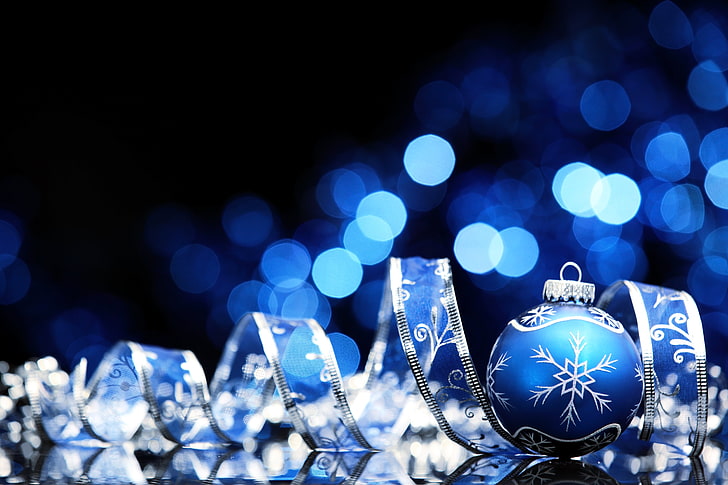 青と白のクリスマス安物の宝石、 ボール、 装飾、 休日、 新年、 クリスマス、 HDデスクトップの壁紙 | Wallpaperbetter