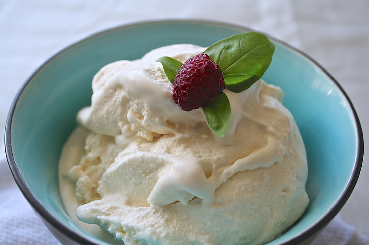 white ice cream and raspberry, ice cream, raspberry, dessert, HD wallpaper