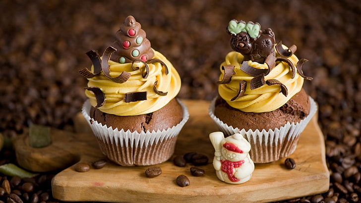 two cupcakes, cupcakes, food, dessert, chocolate, HD wallpaper