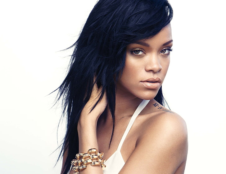 Rihanna Fenty, guarda, viso, capelli, tatuaggio, sfondo bianco, bracciale, cantante, Rihanna, Sfondo HD