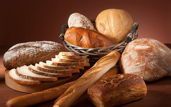 несколько хлебов, хлеб, разные, нарезанные, белый хлеб, корзина, доска, HD обои