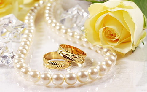 dwa złote pierścionki, pierścionki, perełki, koraliki, róża, makro, Tapety HD HD wallpaper