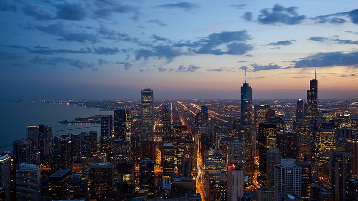 photo aérienne de la ville, vue aérienne de la construction de la ville, paysage urbain, bâtiment, gratte-ciel, coucher de soleil, ville, lumières, nuages, Chicago, Fond d'écran HD