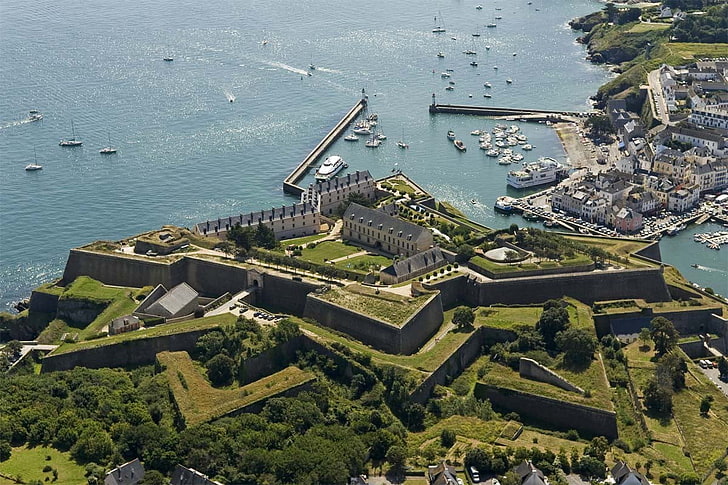 aerial photography of island, architecture, building, France, monastery, sea, yachts, ports, house, hills, trees, town, aerial view, old building, historic, fort, belle ile en mer, HD wallpaper