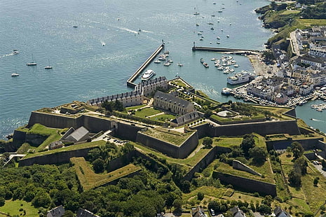 old building, building, aerial view, architecture, France, house, town, fort, ports, hills, yachts, monastery, belle ile en mer, historic, sea, trees, HD wallpaper HD wallpaper