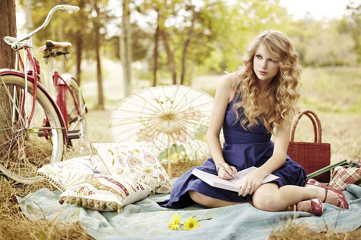 Taylor Swift, women, singer, blonde, long hair, curly hair, blue eyes, women outdoors, nature, depth of field, bicycle, picnic, blue dress, HD wallpaper
