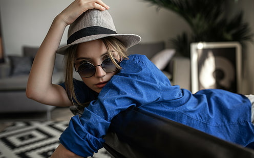Ксения Кокорева, жени, шапка, слънчеви очила, блондинка, портрет, синя риза, Юрий Лямин, HD тапет HD wallpaper