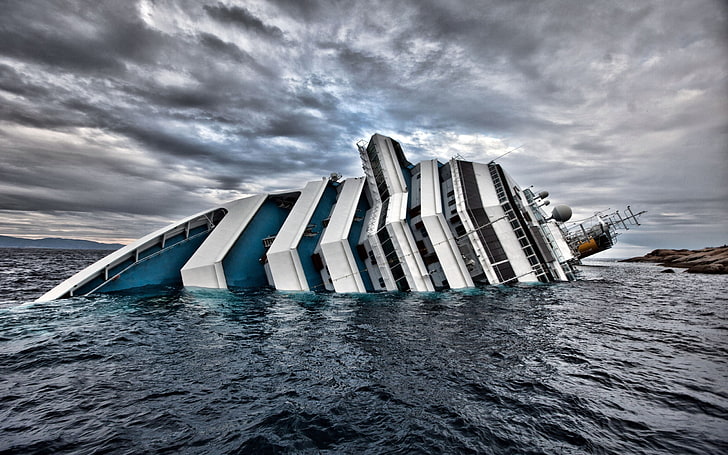 كوستا كونكورديا كارثة تحطم سفينة سياحية غيوم البحر تغرق السفن، خلفية HD