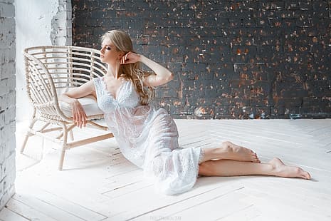 ragazza, posa, sedia, vestaglia, sul pavimento, Pavel Ermakov, Sfondo HD HD wallpaper