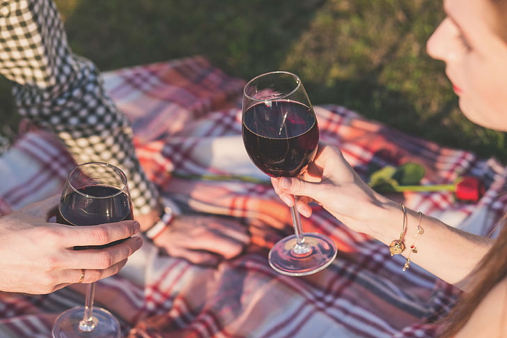 alcohol, blanket, celebration, champagne, couple, drink, glass, grass, hands, leisure, love, man, outdoors, people, picnic, red rose, red wine, romance, wine, woman, HD wallpaper