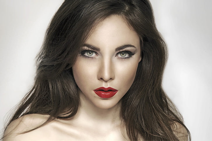 wanita, model, berambut cokelat, lipstik merah, mata hijau, wajah, potret, latar belakang sederhana, melihat pemirsa, rambut panjang, latar belakang putih, Wallpaper HD