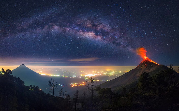 взрывающийся вулкан обои, вулкан, Млечный путь, Гватемала, природа, космос, горизонт, пейзаж, HD обои