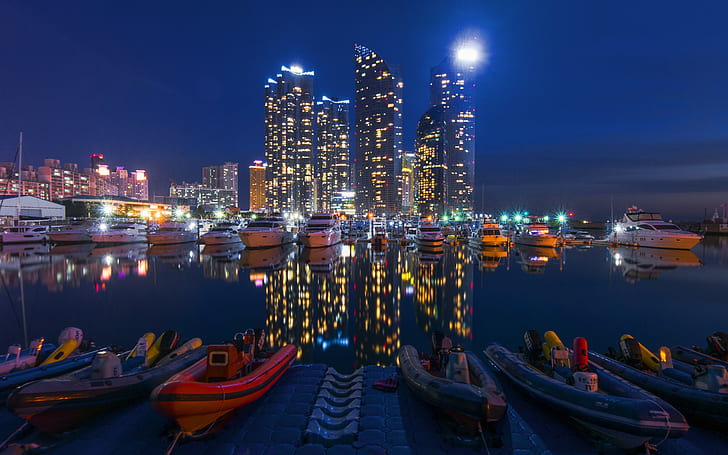 City wharf, city​​, wharf, pier, boats, yachts, skyscraper, Skyscrapers, Night, city, beautiful, lighting, reflection, calm, water, blur, bokeh, ., HD wallpaper