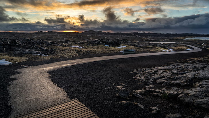 бетонная дорога под фотографией горизонта, Исландия, Исландия, Восход солнца, Южный полуостров, Сандвик, Исландия, Фотография путешествия, бетонная дорога, горизонт, песок, небо, солнце, черный, пейзаж, оранжевый, облака, Регион, природа, дорога, HD обои