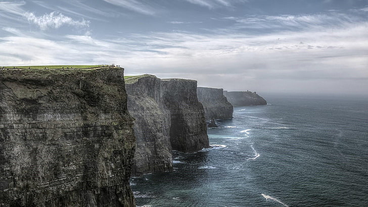 崖、海岸、モハーの崖、岬、岬、空、水、雲、リスカナー、クリッペ、海岸、海、岩、岬、アイルランド、大西洋、 HDデスクトップの壁紙