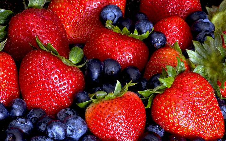 Jordgubbar och blåbär, jordgubbar och blåbär, fotografi, 2880x1800, jordgubbe, blåbär, HD tapet