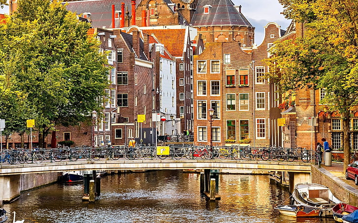 Vista de Amsterdã, lote de bicicletas estacionado na ponte em Amsterdã, Amsterdã, HD papel de parede