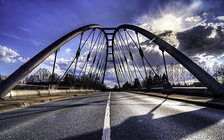 giroletto in metallo nero con materasso, paesaggio, ponte, Sfondo HD