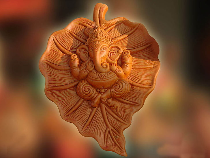 Piękny Lord Ganesha On Leaf, brązowy ceramiczny wystrój z tłoczonymi liśćmi Lord Ganesha, Bóg, Lord Ganesha, Ganeśa, brązowy, Pan, liść, Tapety HD