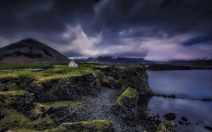 green grass, nature, landscape, Iceland, house, clouds, mountains, beach, sea, coast, HD wallpaper