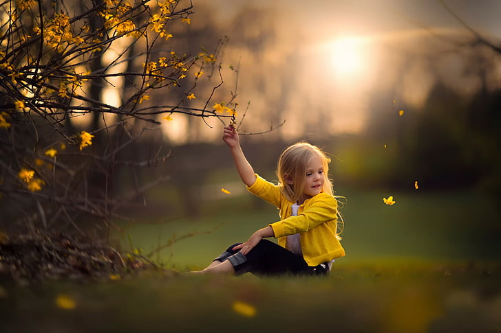 veste jaune fille, nature, enfants, Fond d'écran HD