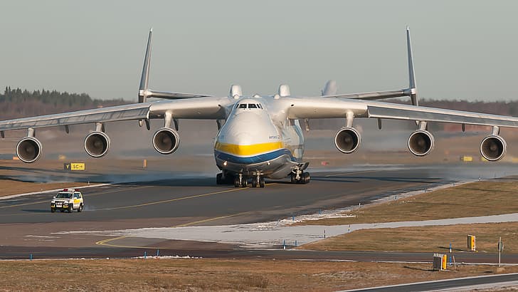 Антонов Ан-225 Мрия, самолет, летище, дълбочина на полето, кола, самолет, фотография, писта, товар, транспорт, превозно средство, HD тапет