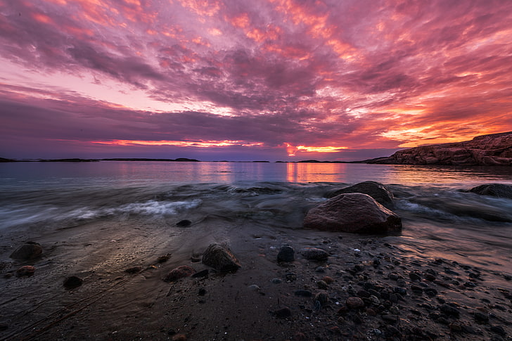 หินใกล้ชายหาดในช่วงเวลาทองวอลล์เปเปอร์ช่างภาพน้ำชายฝั่งท้องฟ้าสีม่วงทะเลทะเลสาบหินพระอาทิตย์ขึ้น, วอลล์เปเปอร์ HD