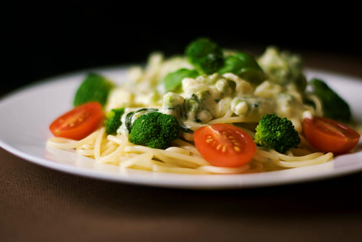 broccoli, dinner, food, gourmet, healthy, italian food, lunch, pasta, sauce, spaghetti, tomato, tomatoes, HD wallpaper
