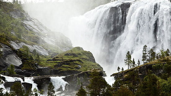 壮大な滝、小さなサミ漁村、ノルウェーの風景、壮大な滝、小、サミ、釣り、村、ノルウェー、風景、 HDデスクトップの壁紙 HD wallpaper